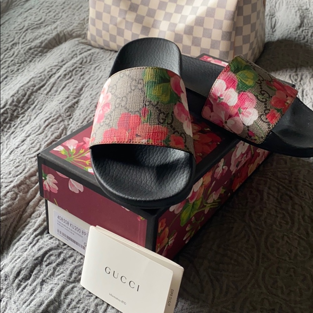Gucci Bloom slides 🌸